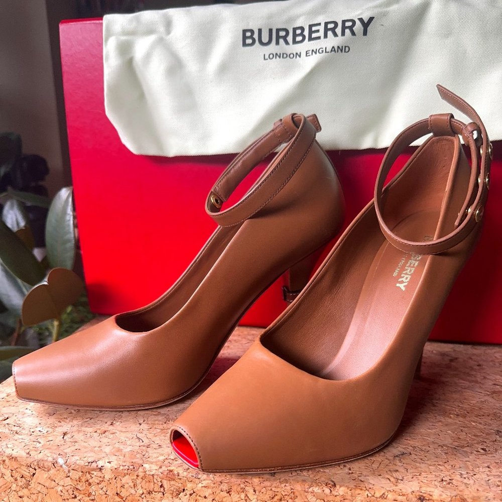 Burberry Jermyn Peep-toe D-ring Pump